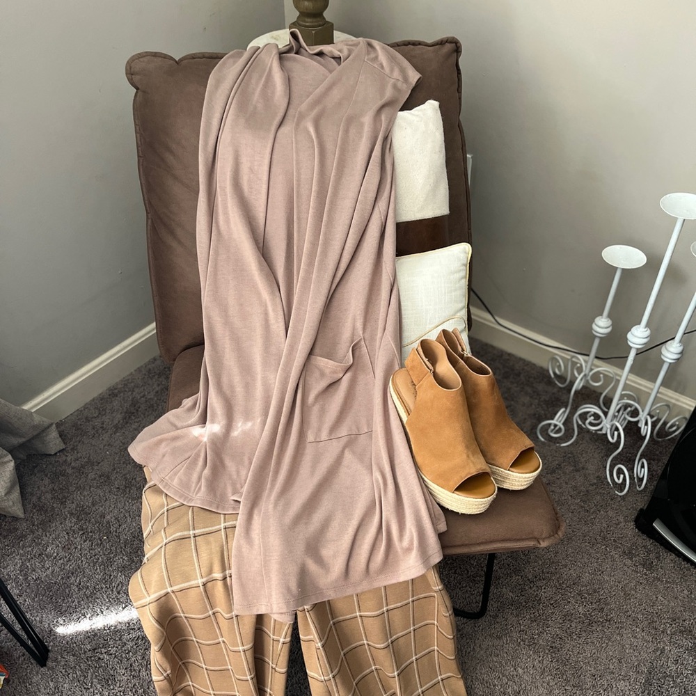 Elegant Beige Shawl with Plaid Trousers and Tan Wedges